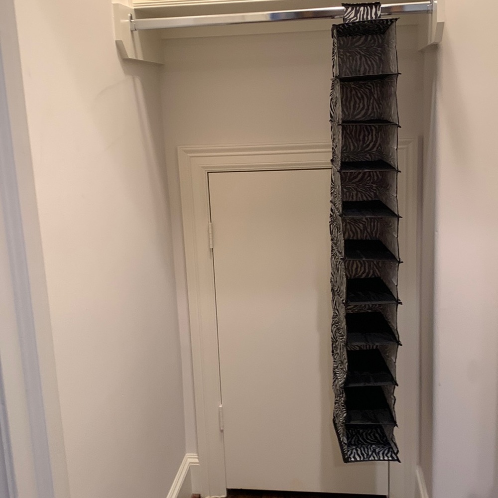 Hanging closet organizer